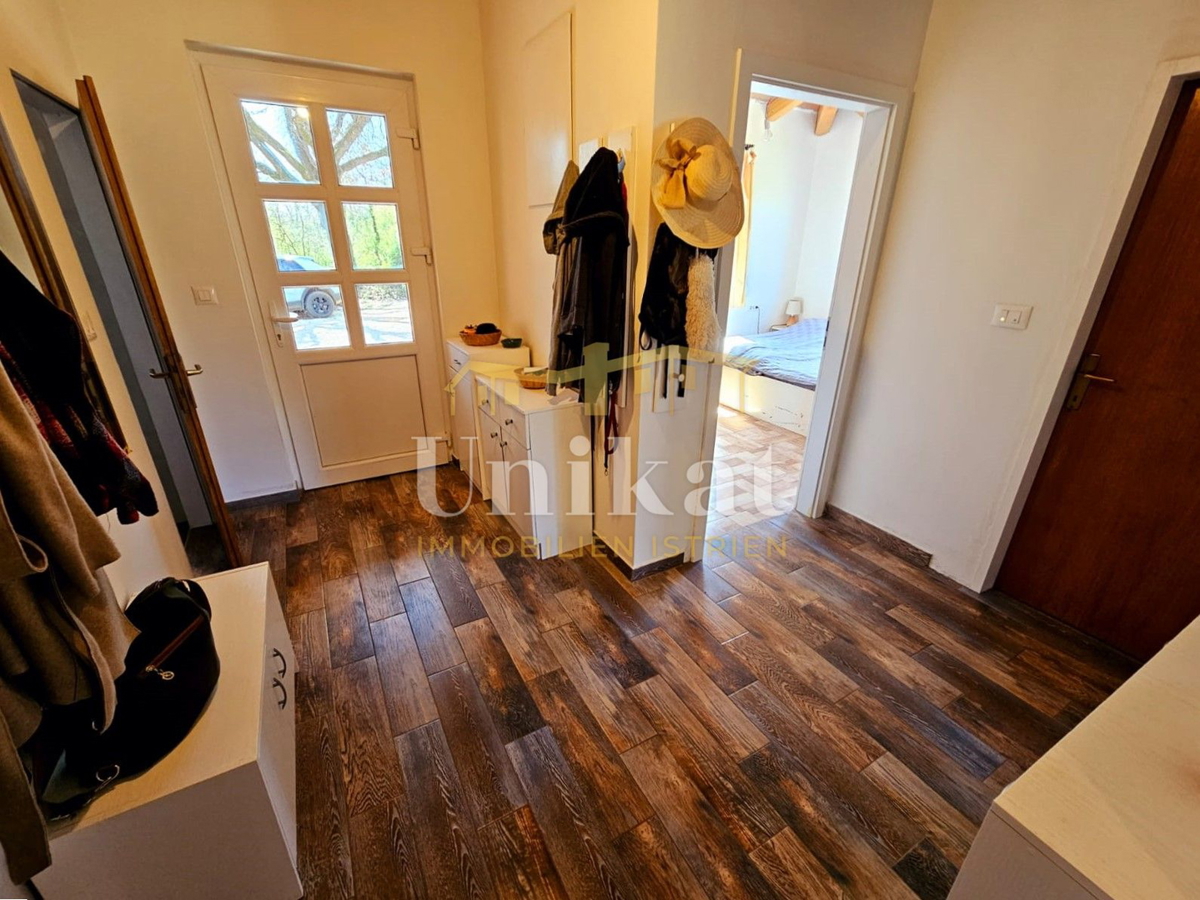 Casa al piano terra senza vicini a 10 km da Poreč - grande giardino